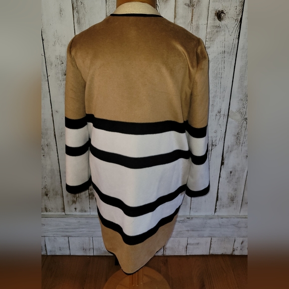 The Limited Open Front Jacket with Pockets - Picture 3 of 6